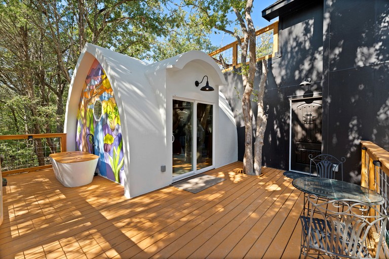 Domes (United States of America, Elgin, Texas)