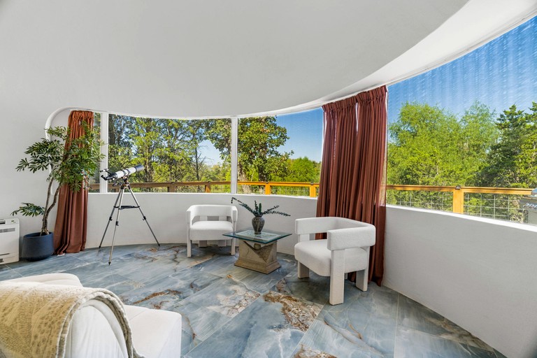 Domes (United States of America, Elgin, Texas)