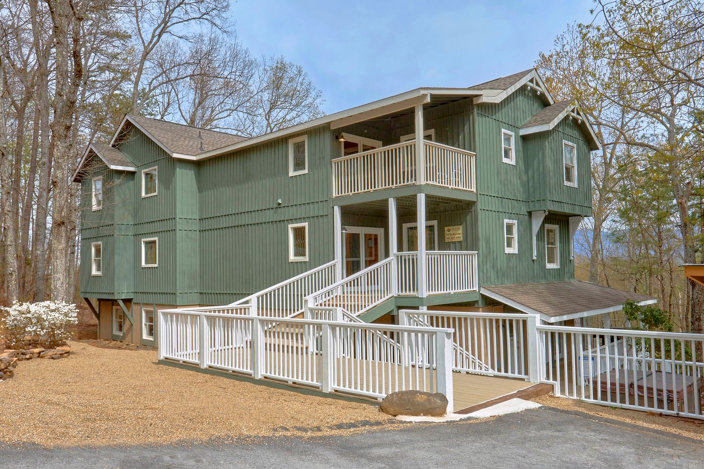 Large Vacation Rental in Gatlinburg, Tennessee, Perfect for Family Gatherings near the Great Smoky Mountains