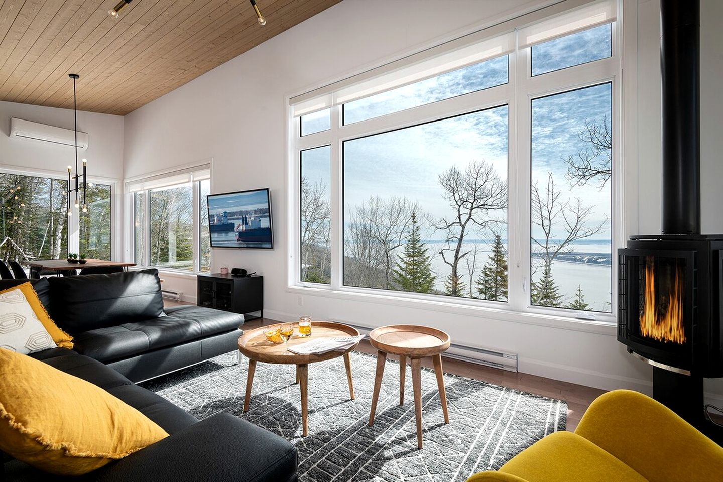 Idyllic Cottage with Open Living Spaces in Les Éboulements, Quebec