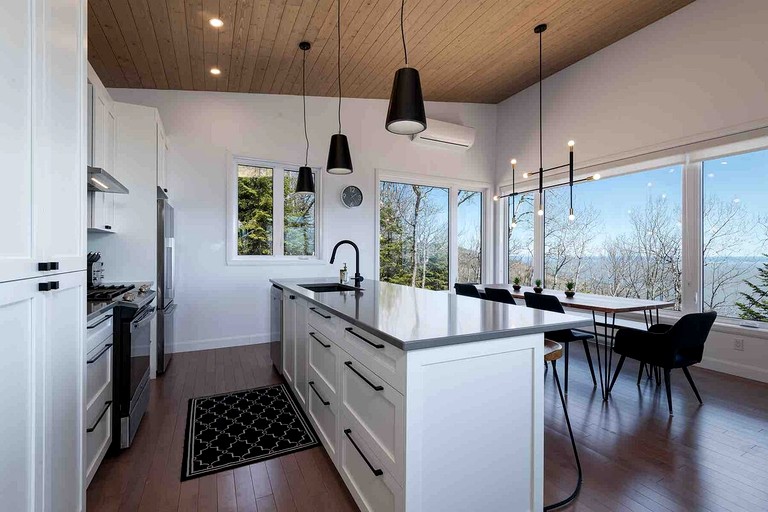 Cottages (Canada, Les Éboulements, Quebec)