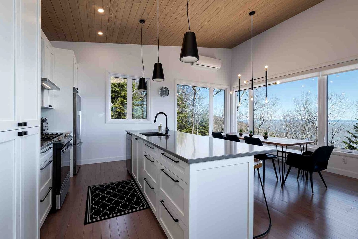 Idyllic Cottage with Open Living Spaces in Les Éboulements, Quebec