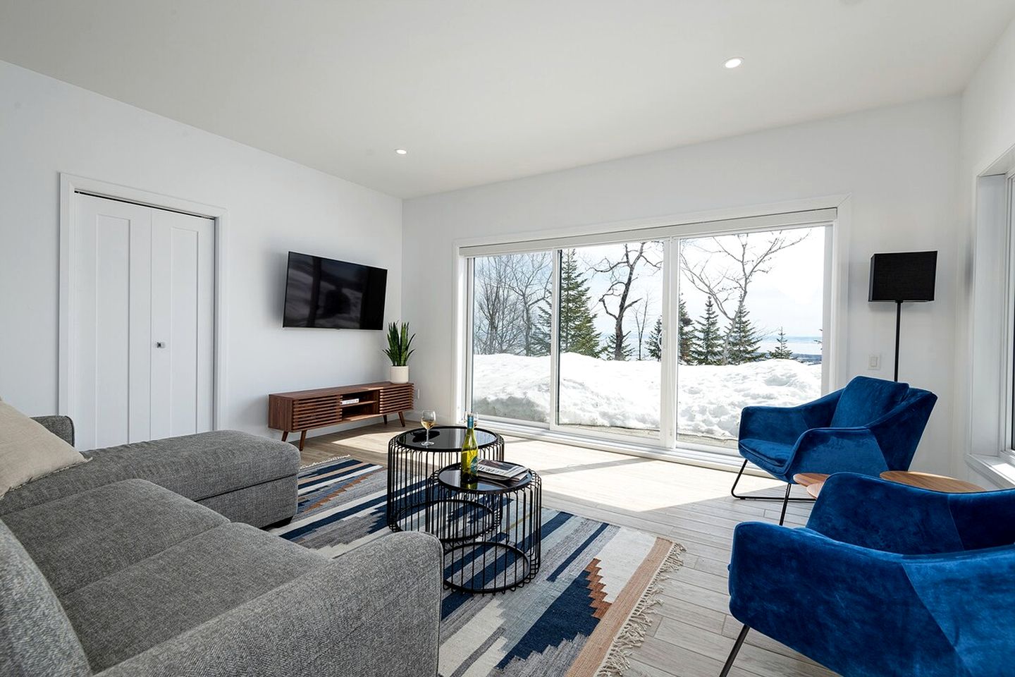 Idyllic Cottage with Open Living Spaces in Les Éboulements, Quebec