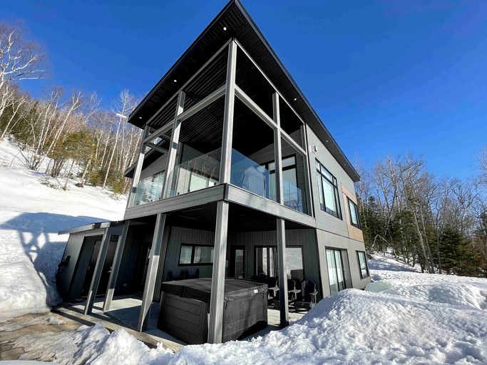 Cottages (Canada, Les Éboulements, Quebec)