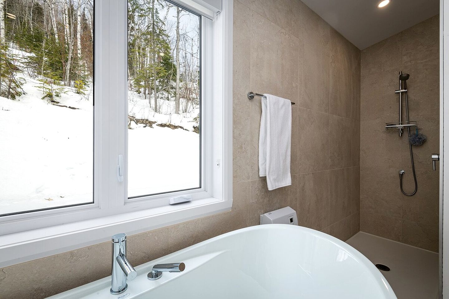 Idyllic Cottage with Open Living Spaces in Les Éboulements, Quebec