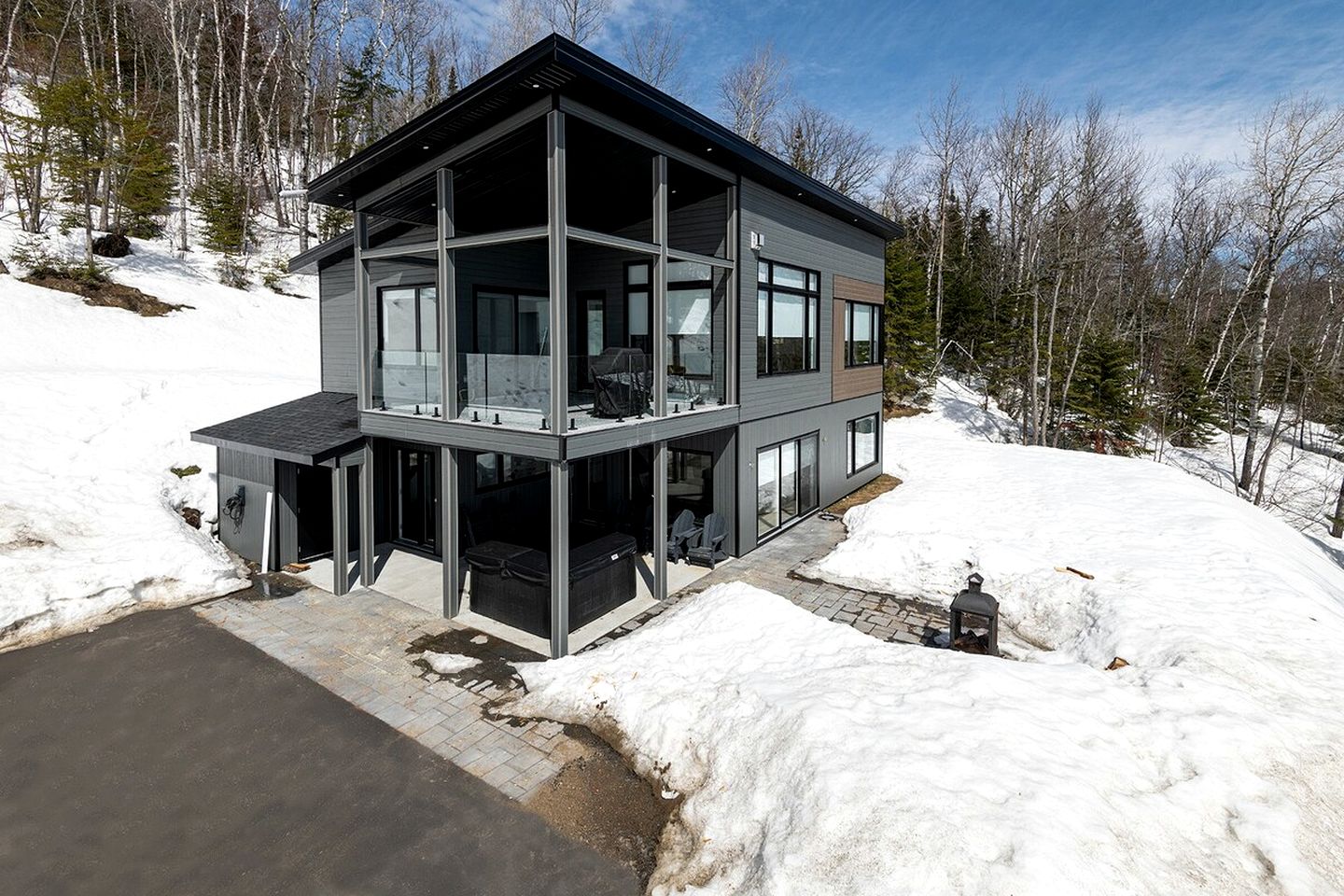 Idyllic Cottage with Open Living Spaces in Les Éboulements, Quebec