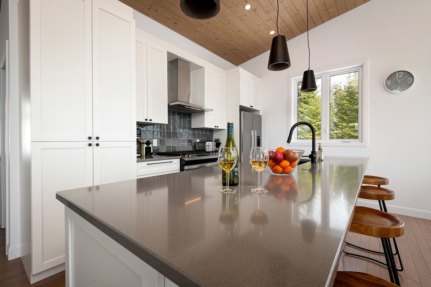 Idyllic Cottage with Open Living Spaces in Les Éboulements, Quebec