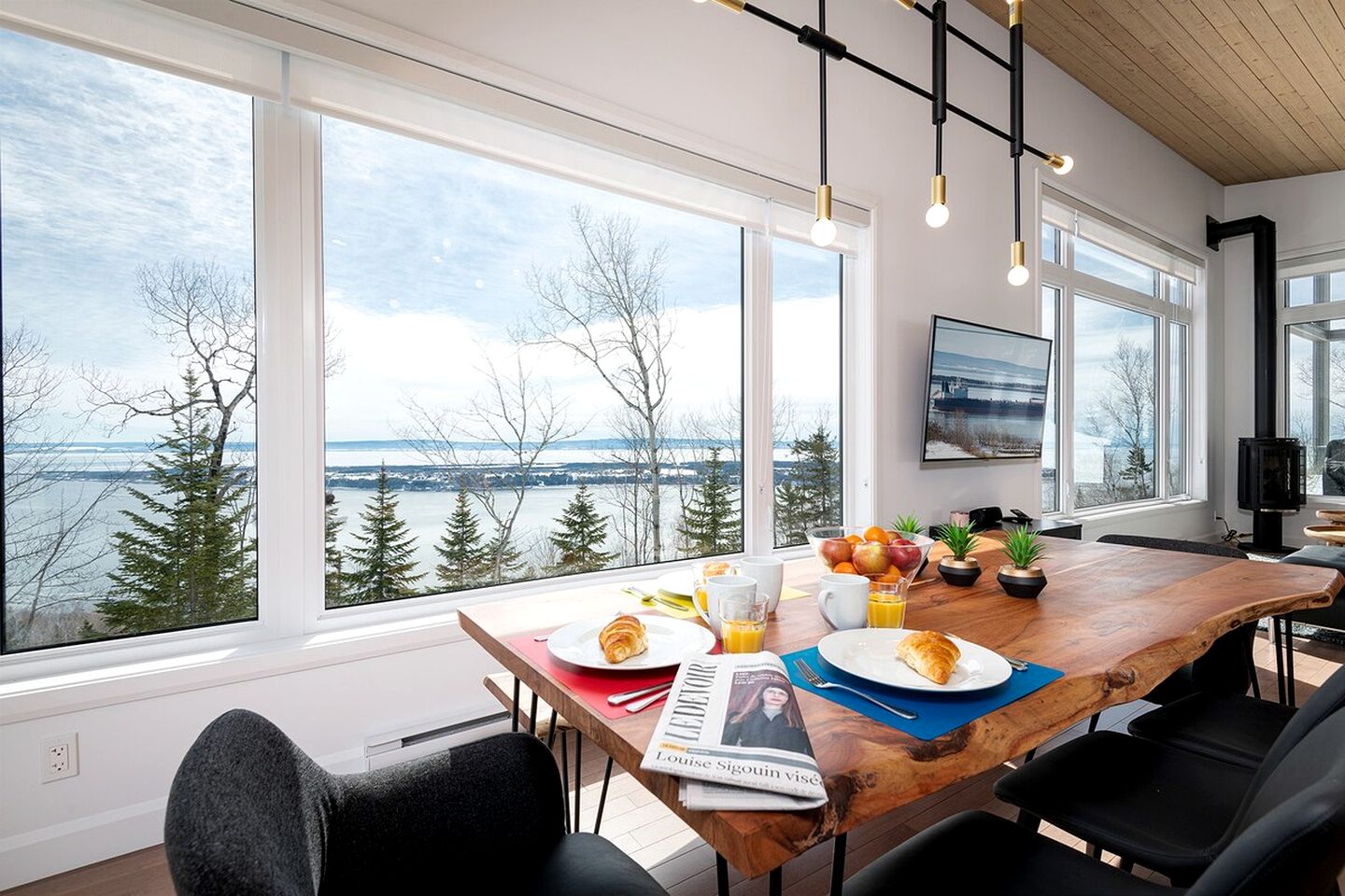 Idyllic Cottage with Open Living Spaces in Les Éboulements, Quebec