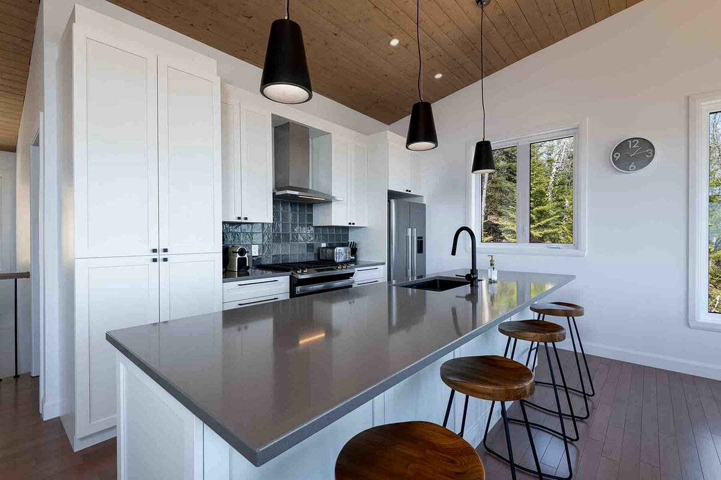 Idyllic Cottage with Open Living Spaces in Les Éboulements, Quebec