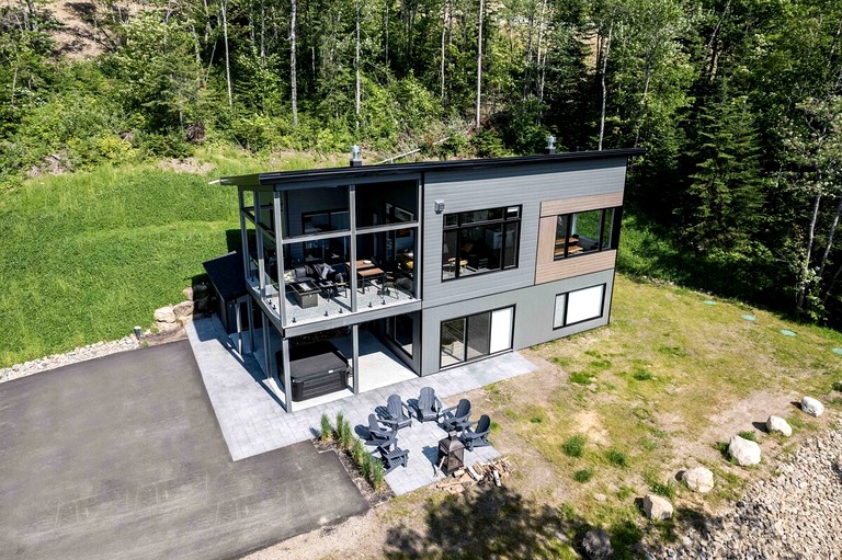 Idyllic Cottage with Open Living Spaces in Les Éboulements, Quebec