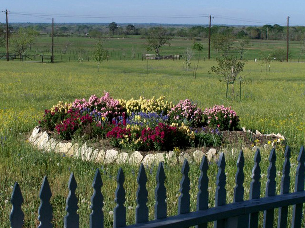 Cozy Romantic Accommodation in Bed and Breakfast near Bellville, Texas