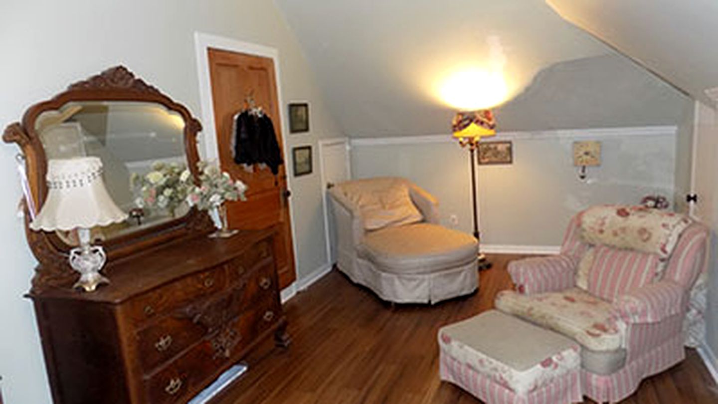 Romantic Room Rental in Lovely Bed and Breakfast near Bellville, Texas