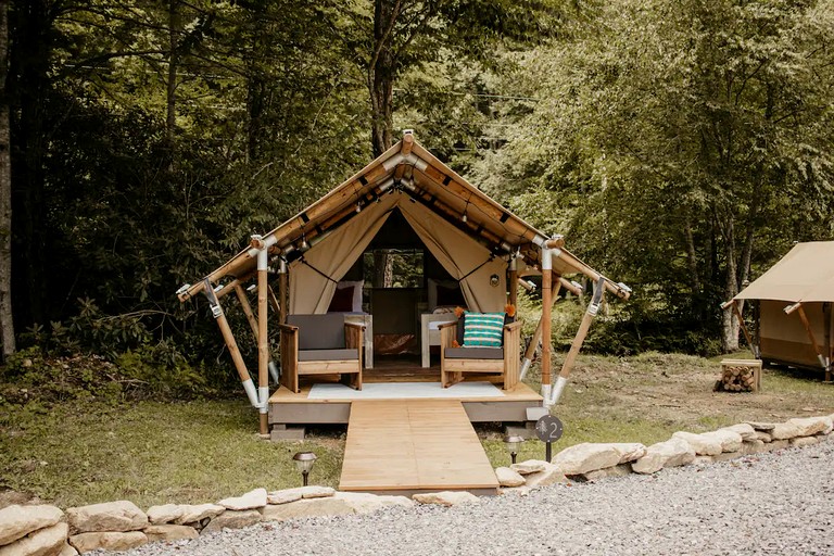 Cozy Safari Tent for Two in Erwin, Tennesseeessee)