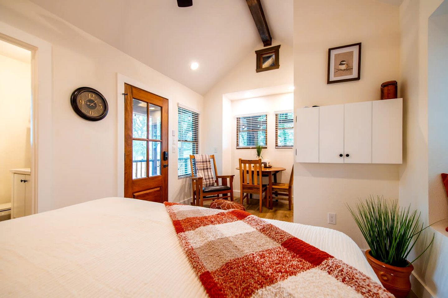 Charming Treehouse for Two Near Magnolia, Texas