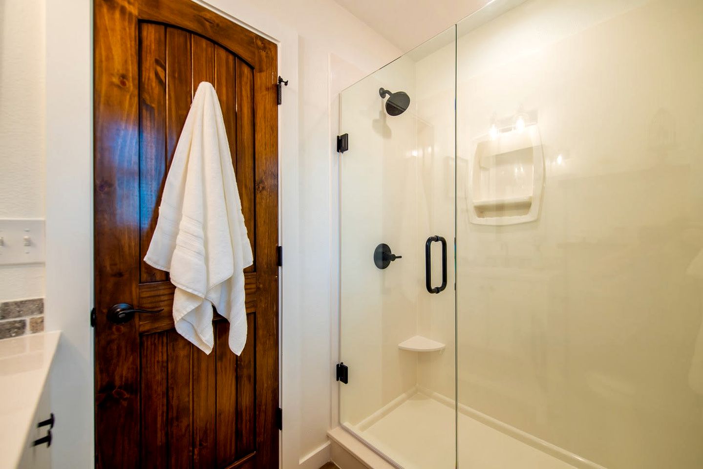 Charming Treehouse for Two Near Magnolia, Texas