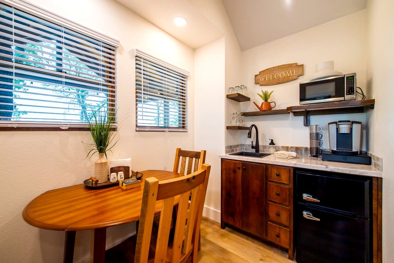 Tree Houses (United States of America, Elm Mott, Texas)