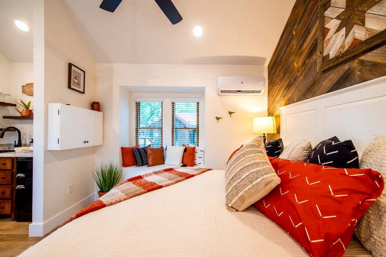 Tree Houses (United States of America, Elm Mott, Texas)