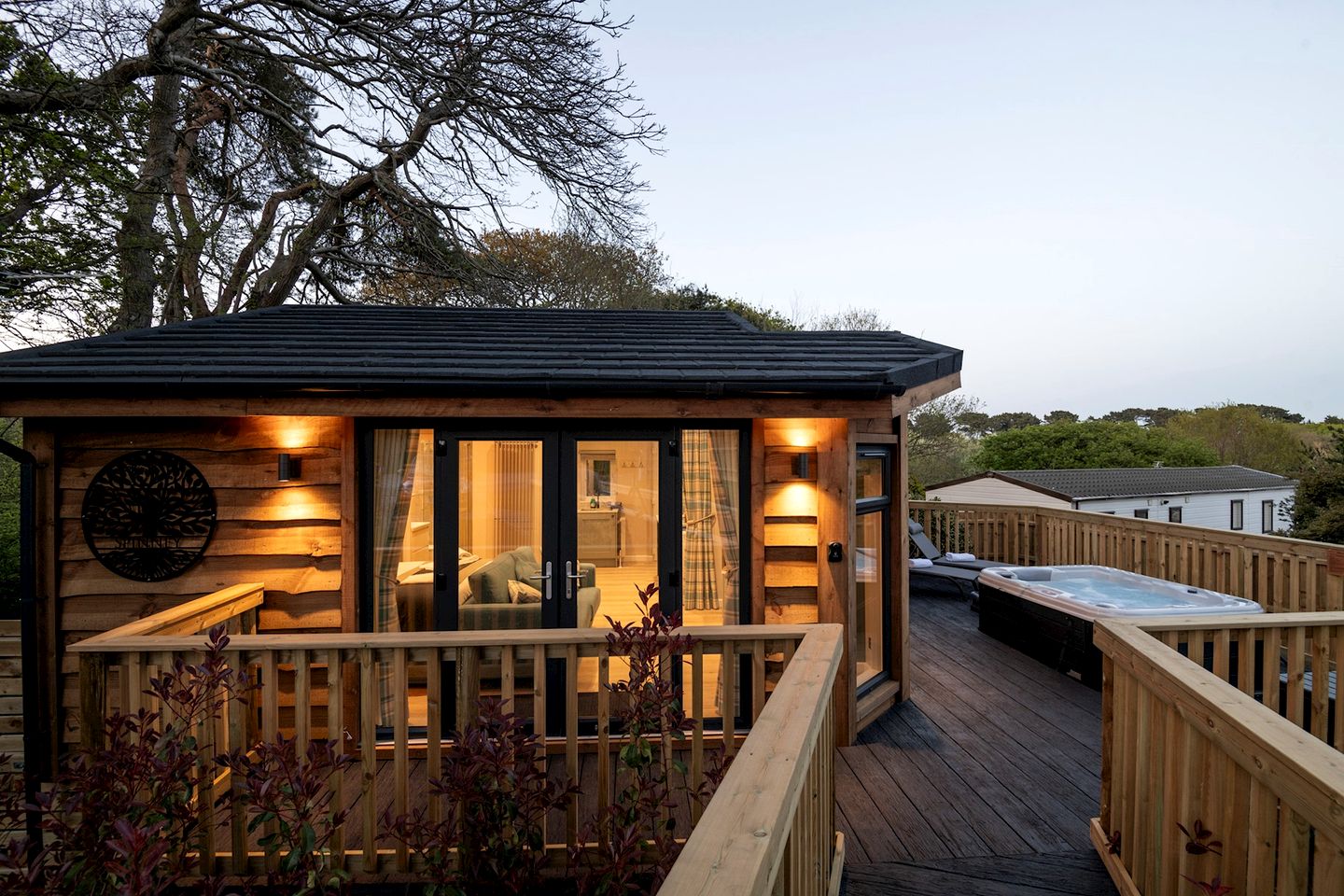 Romantic Woodland Lodge with Hot Tub near South Coast, England