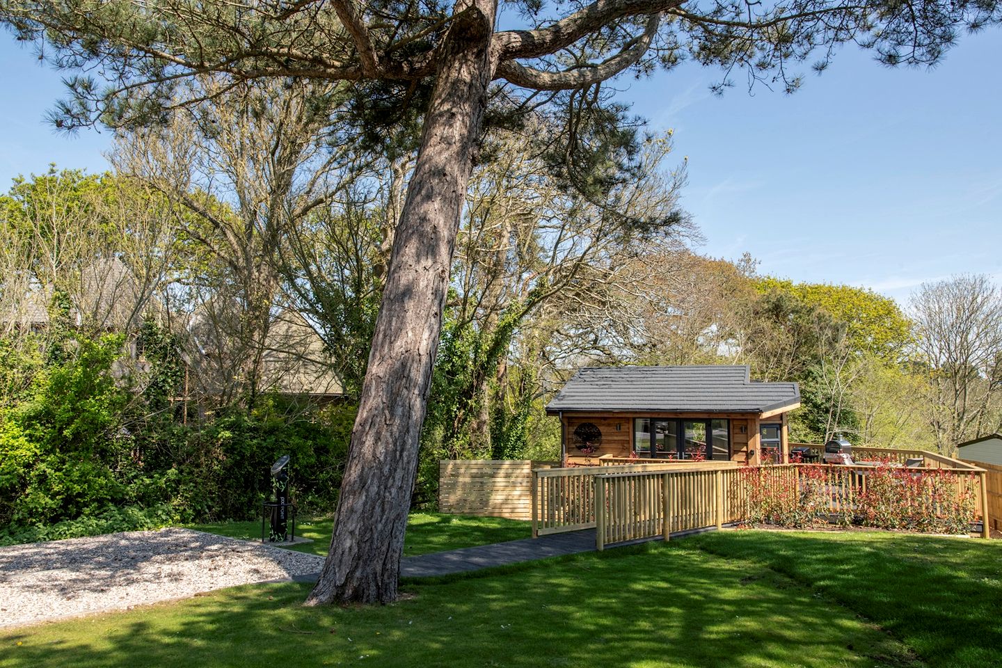 Romantic Woodland Lodge with Hot Tub near South Coast, England