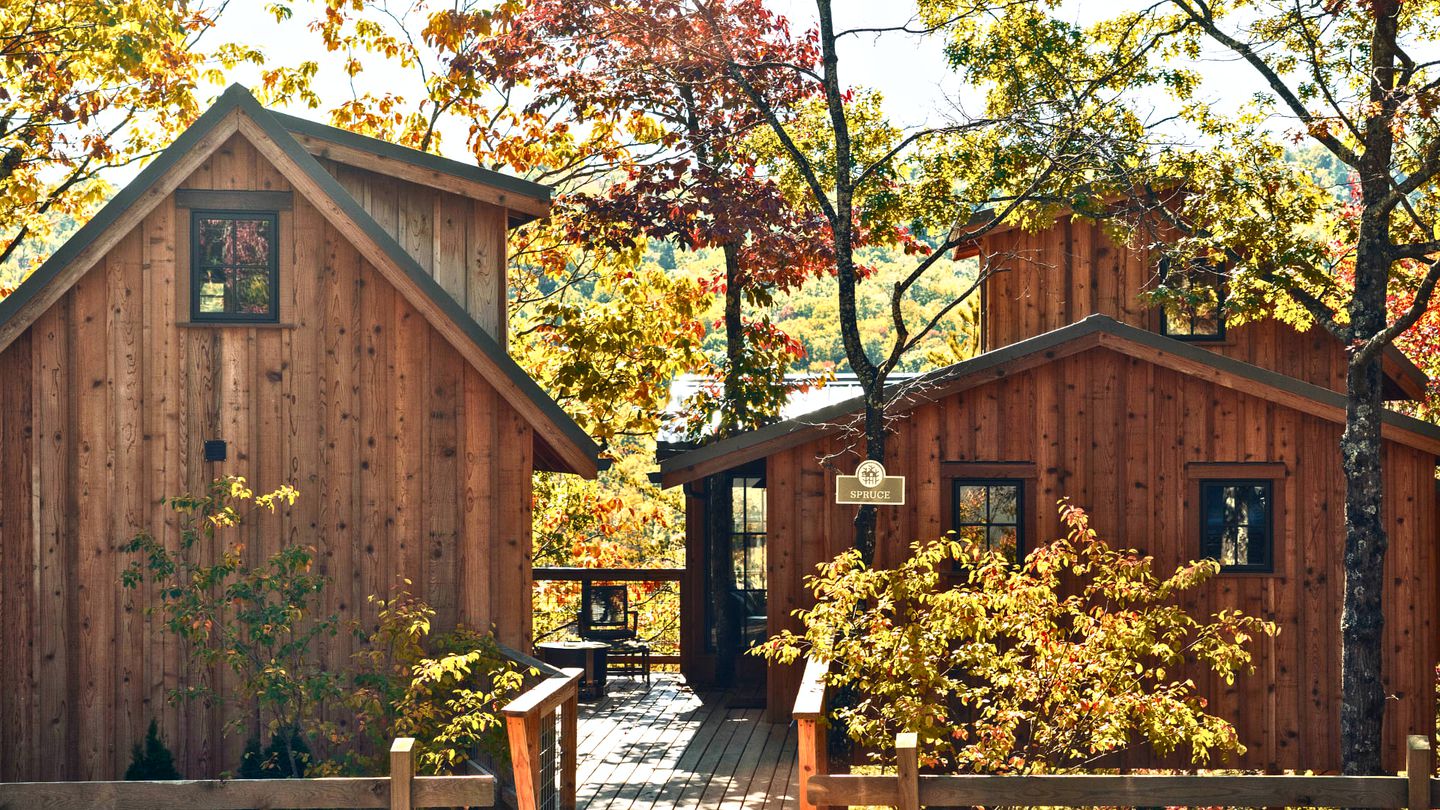 Wonderful Tree House with Barbecue and Hot-tub in Gatlinburg, Tennessee