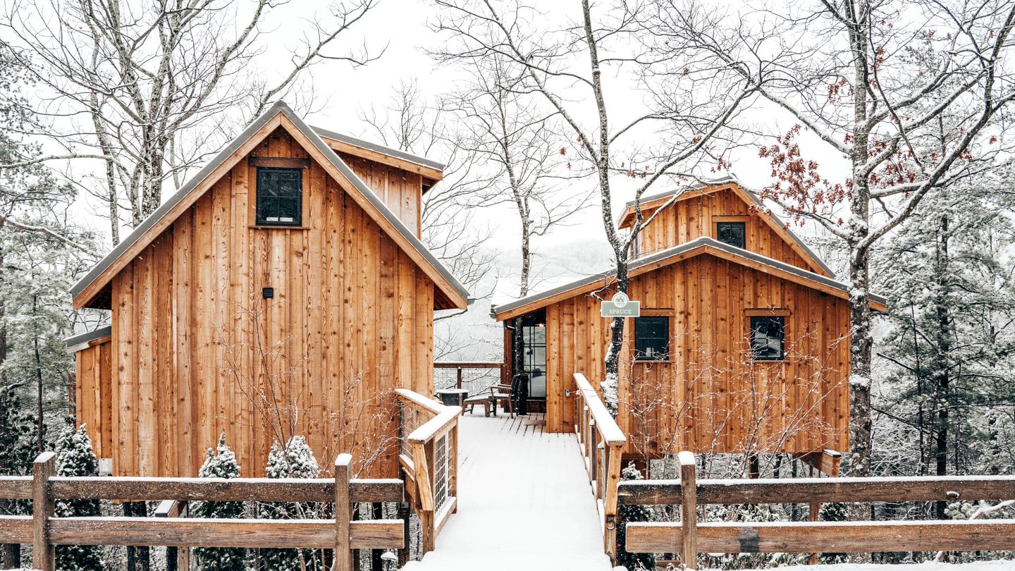 Wonderful Tree House with Barbecue and Hot-tub in Gatlinburg, Tennessee