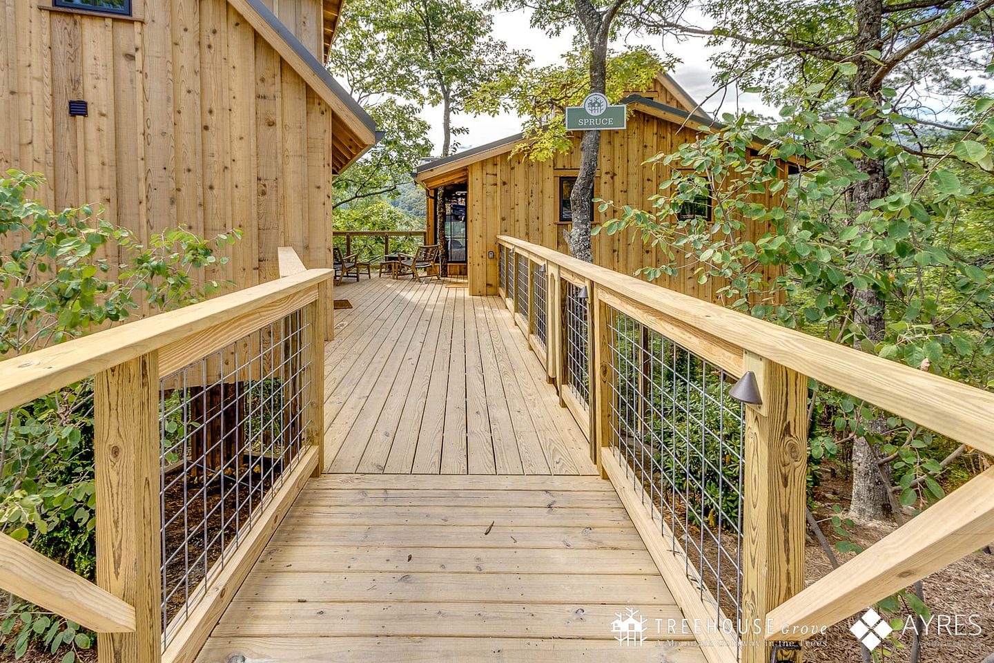 Wonderful Tree House with Barbecue and Hot-tub in Gatlinburg, Tennessee