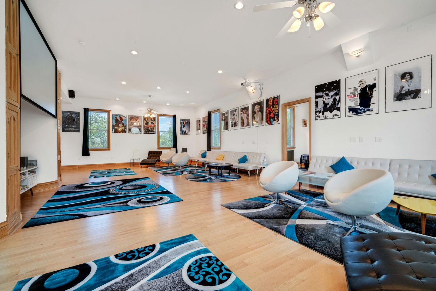 Gorgeous Secludued Villa Nestled Amidst Trees in Fort Atkinson, Wisconsin