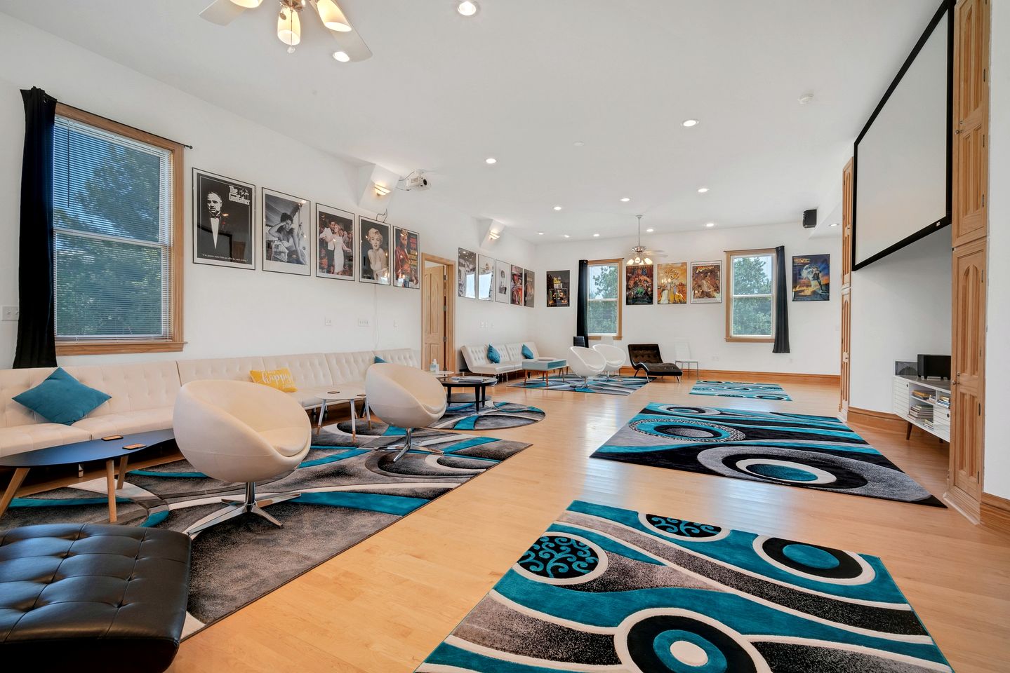 Gorgeous Secludued Villa Nestled Amidst Trees in Fort Atkinson, Wisconsin