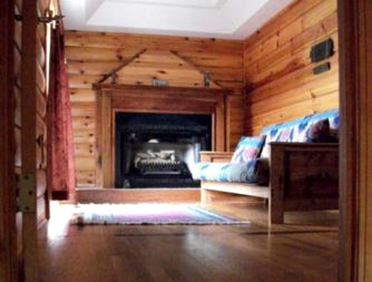 Luxury Lodge Rental with Creek Views near Hillsville, Virginia