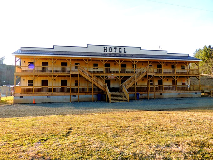Nature Lodges (Hillsville, Virginia, United States)
