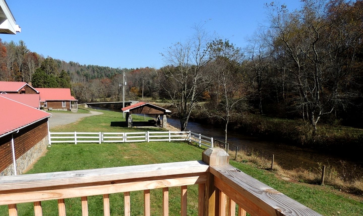 Secluded Cottage Getaway on an Authentic Horse Farm near Hillsville, Virginia