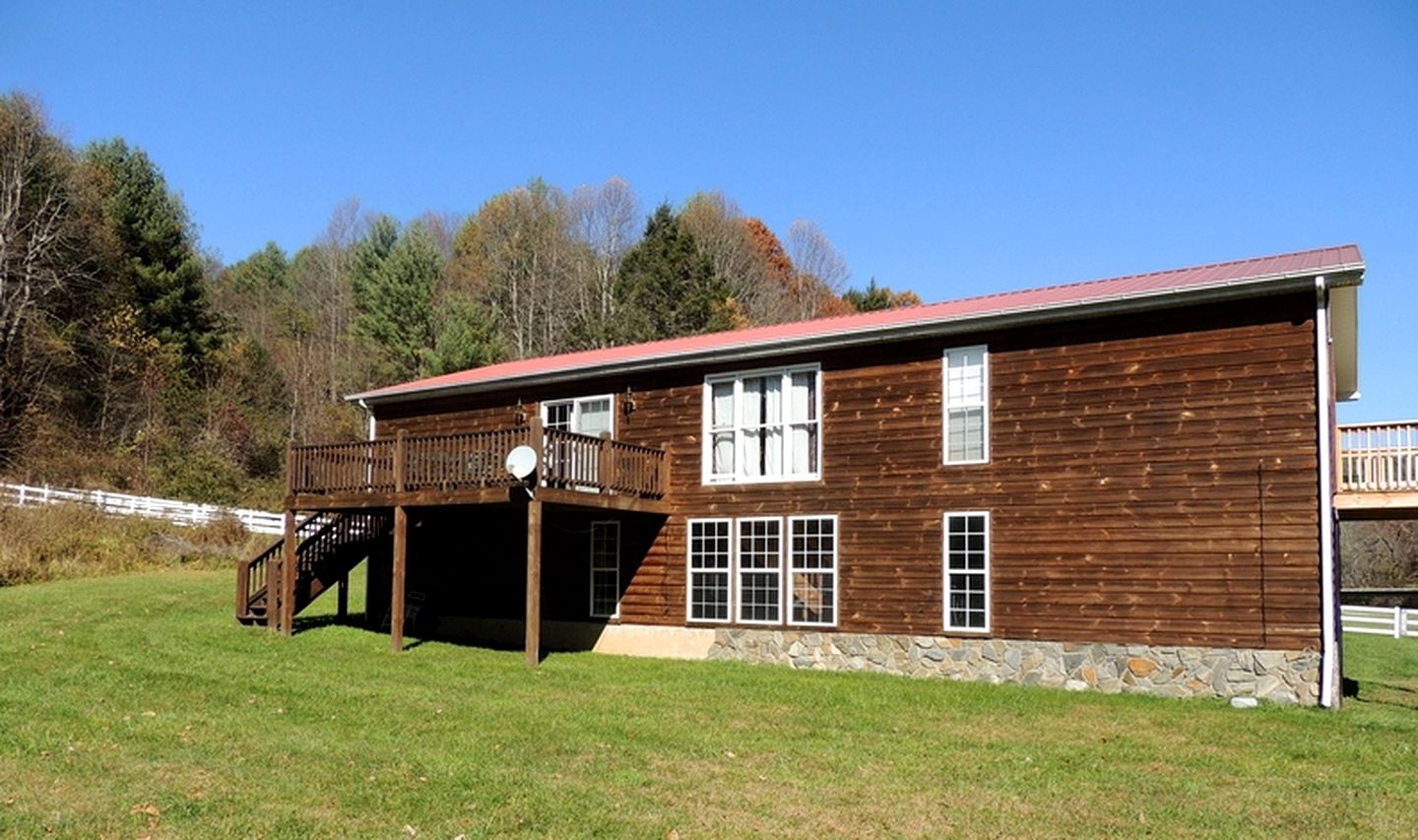 Secluded Cottage Getaway on an Authentic Horse Farm near Hillsville, Virginia