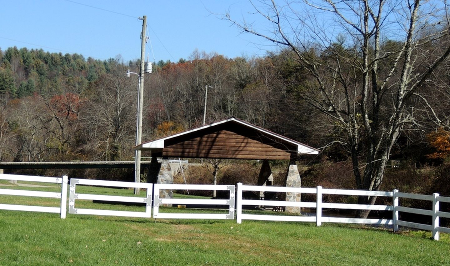 Secluded Cottage Getaway on an Authentic Horse Farm near Hillsville, Virginia