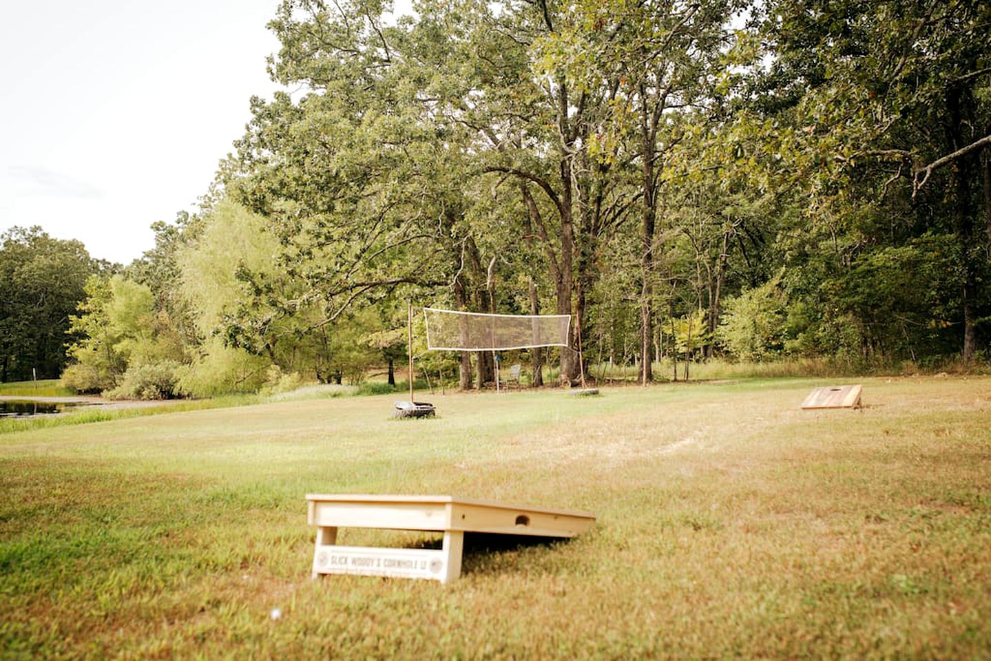 Immersive Glamping: Cabin Retreat Near Houston, MO