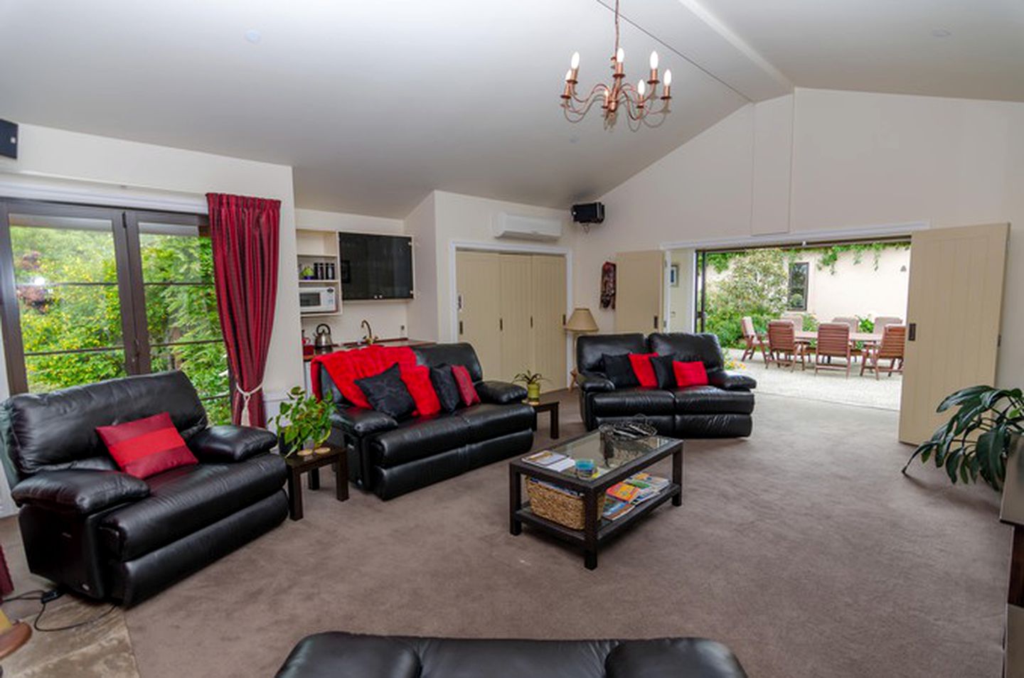 Gorgeous Wheelchair Accessible Vacation Rental Surrounded by Idyllic Gardens and Farmland near Masterton, New Zealand