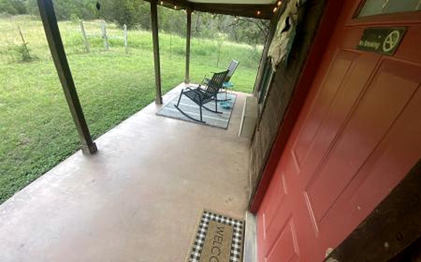Western-Themed Cabin with Hot Tub, Fireplace & Pool Access near Meadow Retreat in Texas
