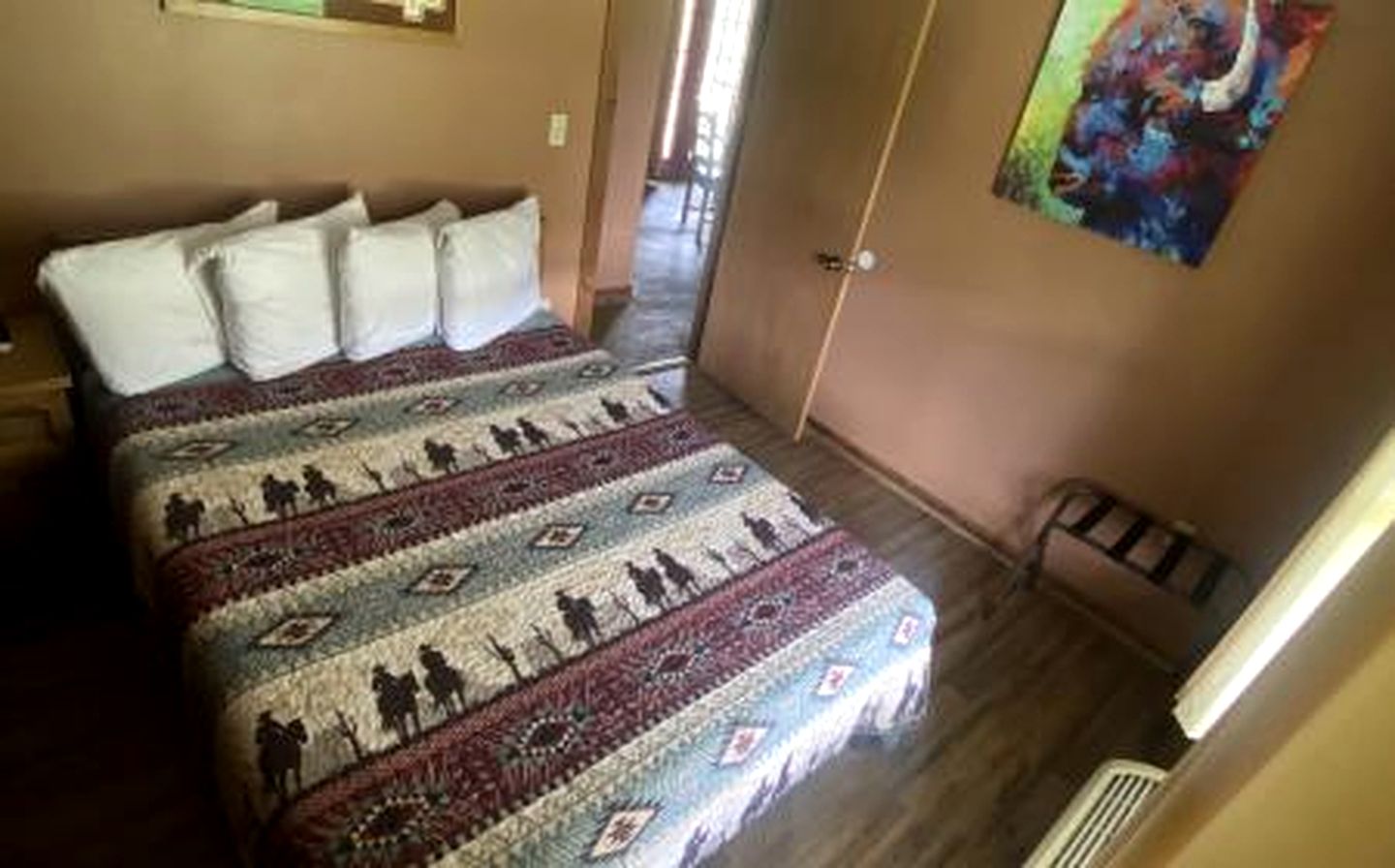 Western-Themed Cabin with Hot Tub, Fireplace & Pool Access near Meadow Retreat in Texas