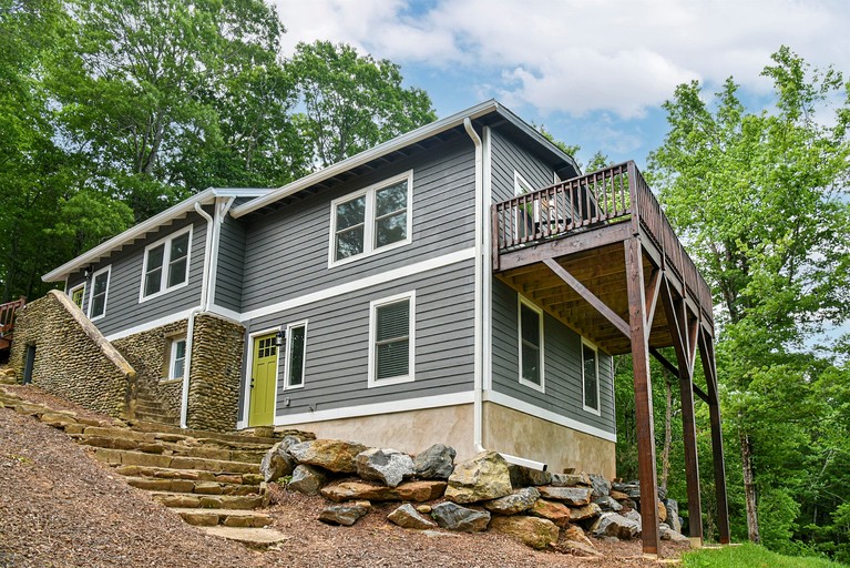 Renovated Bungalow with Panoramic Sunset Views near Black Mountain, NC