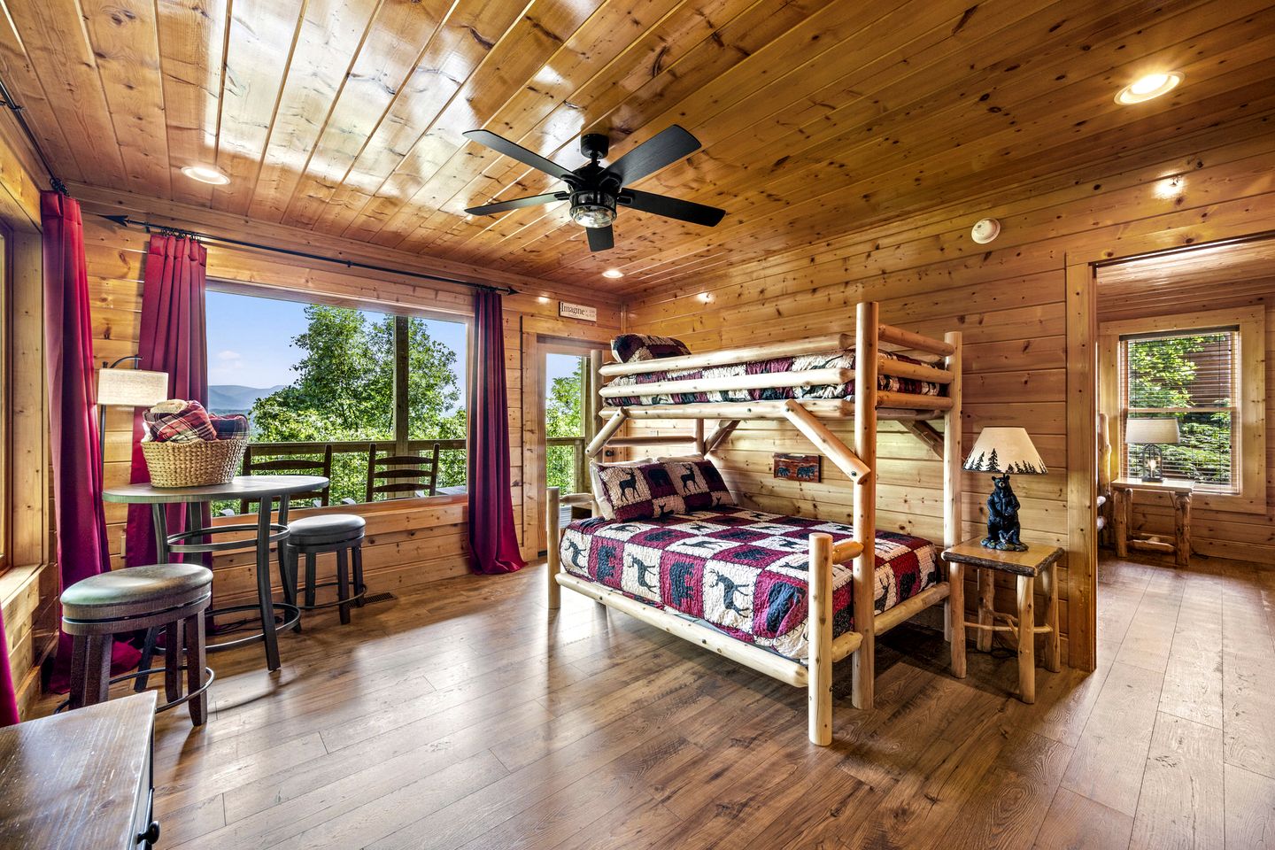 Luxurious Rustic Cabin with Jacuzzi and Mountain Views in Tennessee