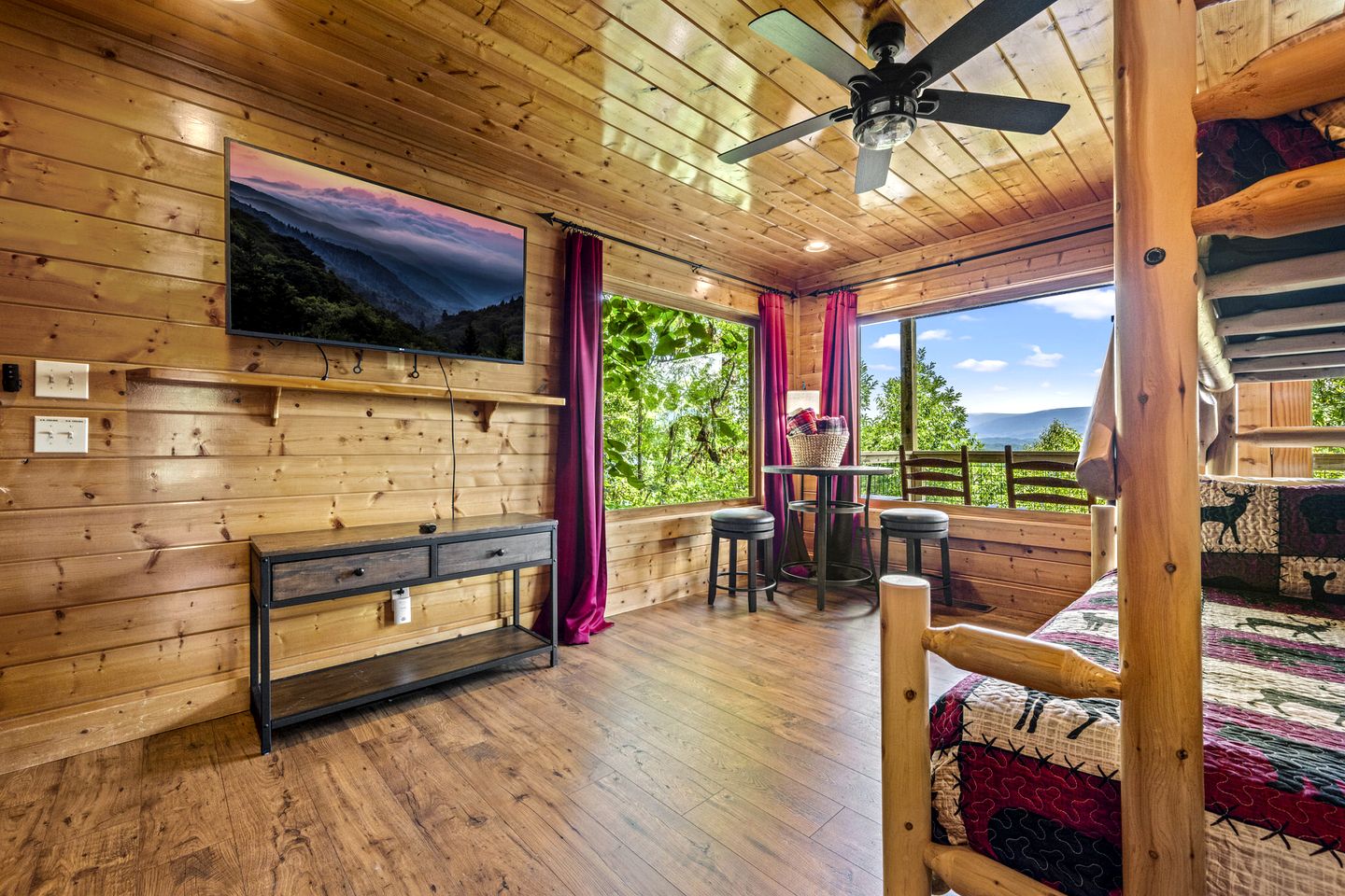 Luxurious Rustic Cabin with Jacuzzi and Mountain Views in Tennessee