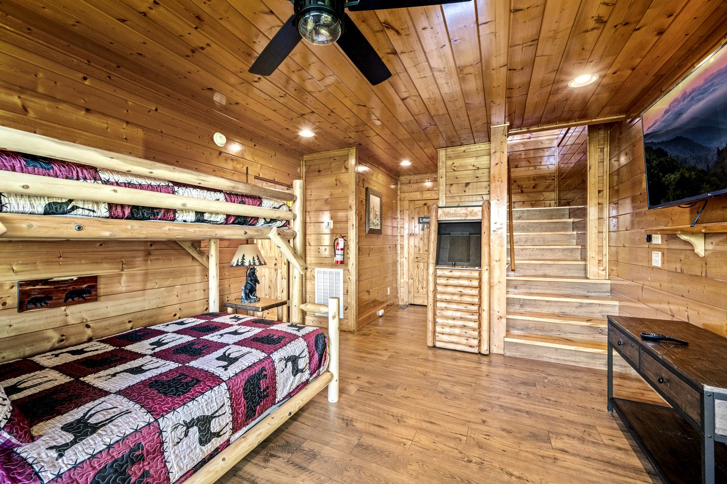 Luxurious Rustic Cabin with Jacuzzi and Mountain Views in Tennessee