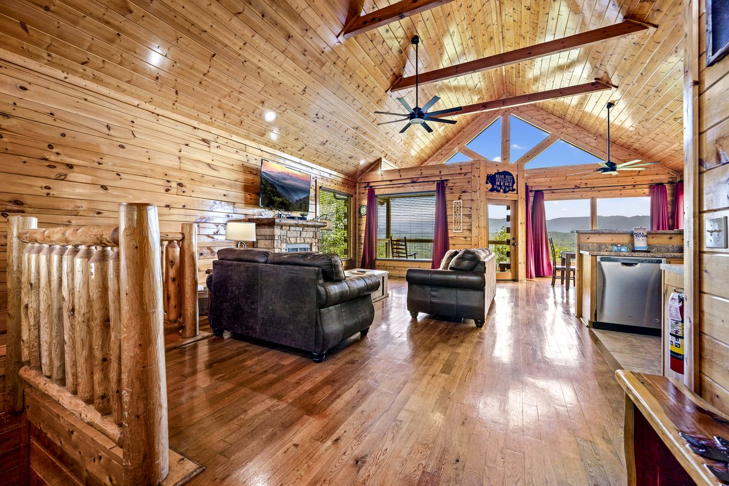 Luxurious Rustic Cabin with Jacuzzi and Mountain Views in Tennessee