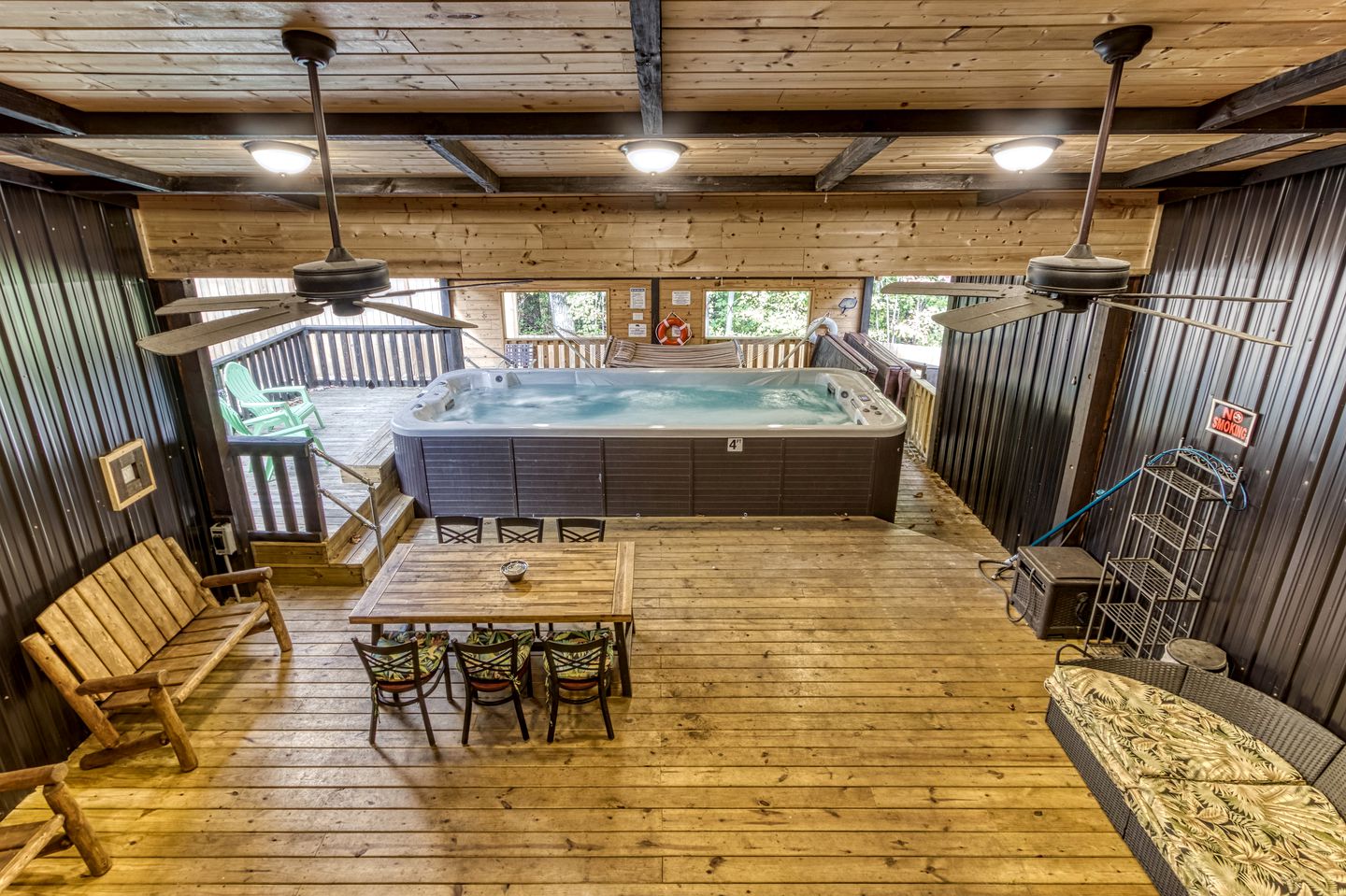 Stunning Vacation Rental with Extra Large Hot Tub and Fire Pit for Family Glamping in Gatlinburg, Tennessee