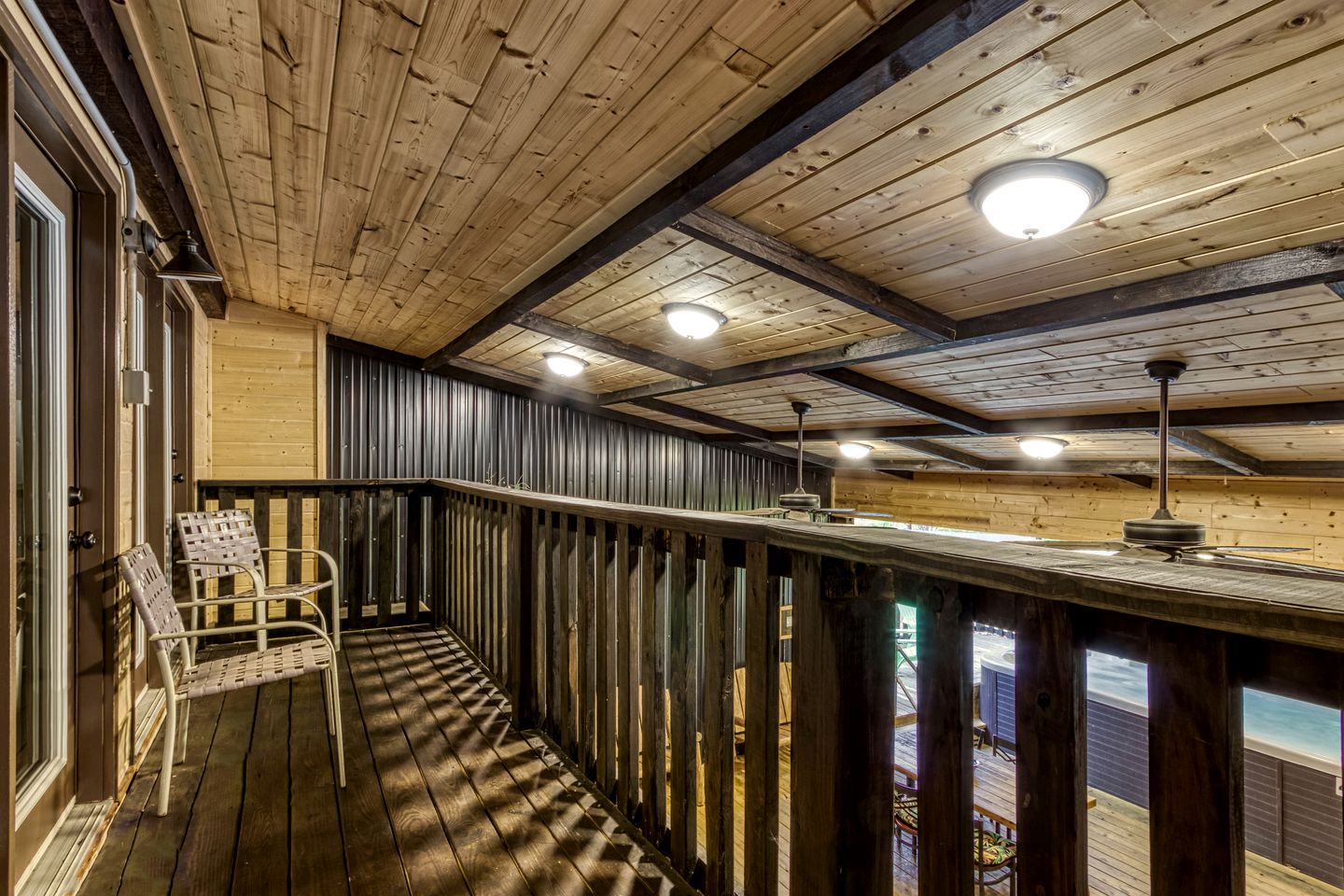 Stunning Vacation Rental with Extra Large Hot Tub and Fire Pit for Family Glamping in Gatlinburg, Tennessee