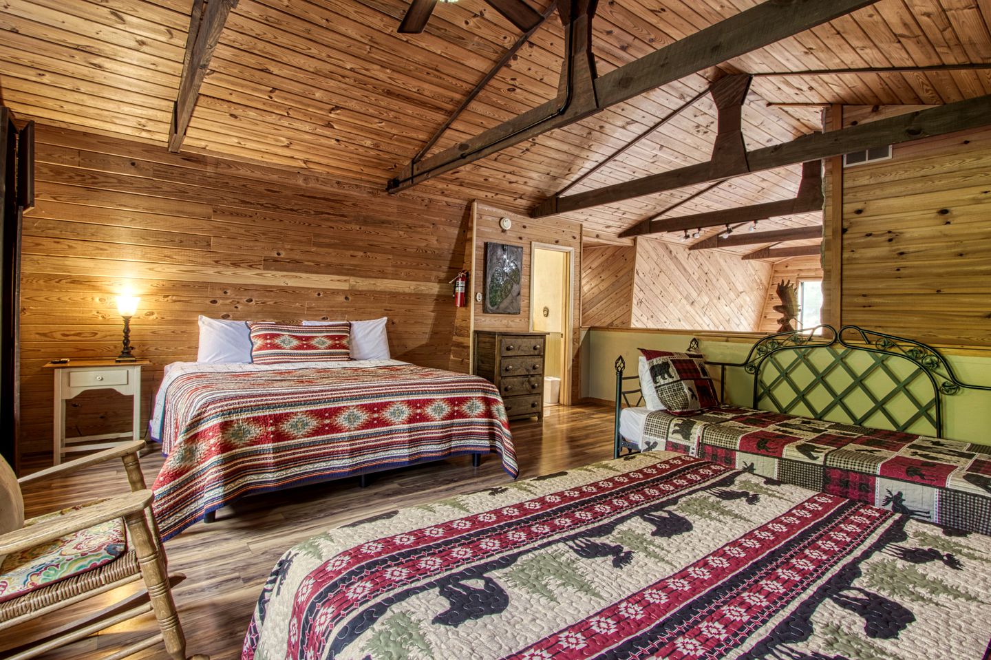 Stunning Vacation Rental with Extra Large Hot Tub and Fire Pit for Family Glamping in Gatlinburg, Tennessee