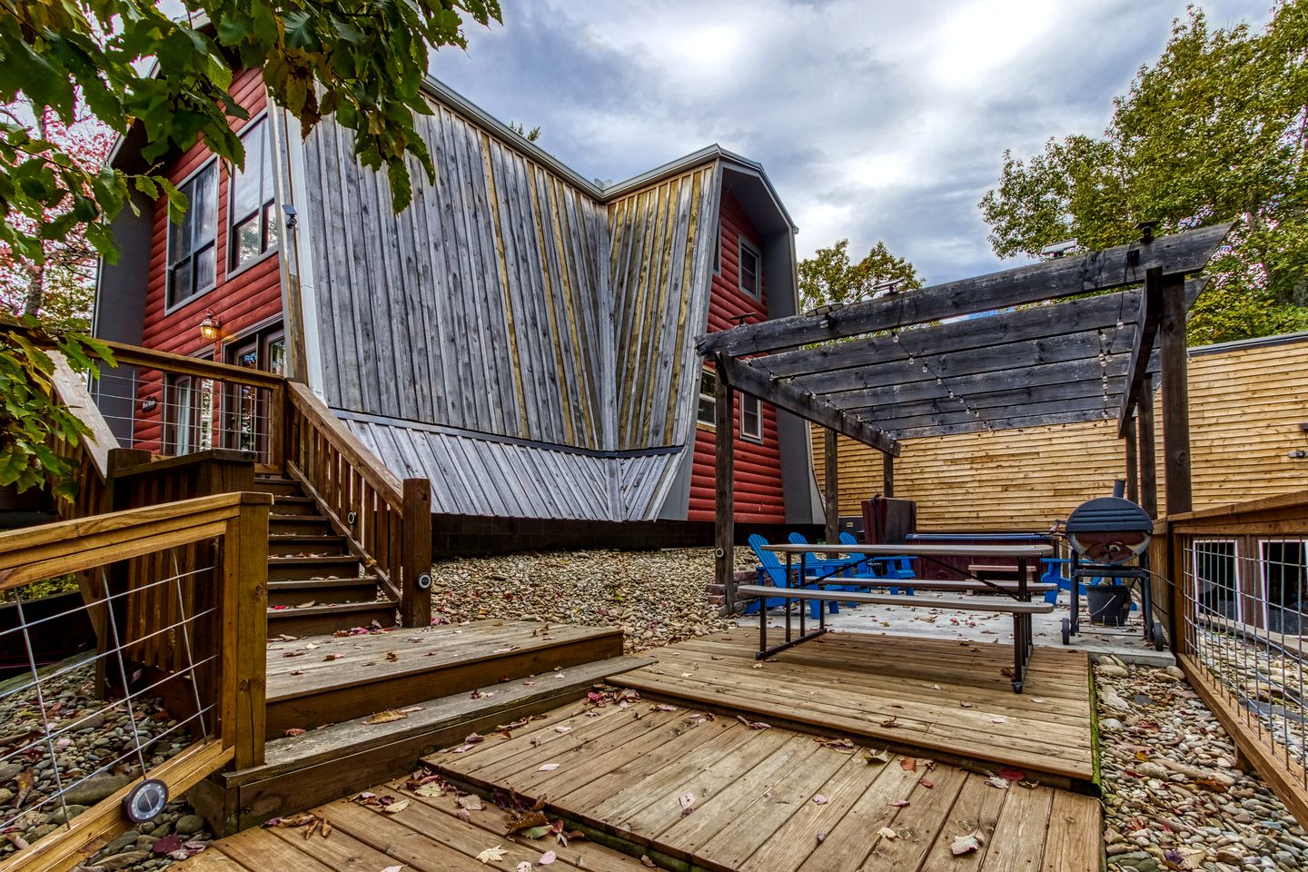 Stunning Vacation Rental with Extra Large Hot Tub and Fire Pit for Family Glamping in Gatlinburg, Tennessee