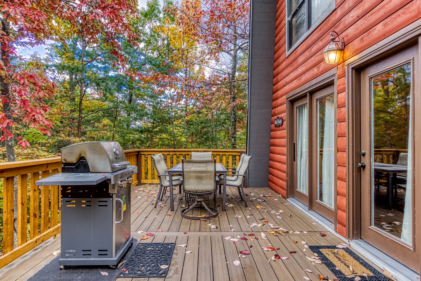 Stunning Vacation Rental with Extra Large Hot Tub and Fire Pit for Family Glamping in Gatlinburg, Tennessee