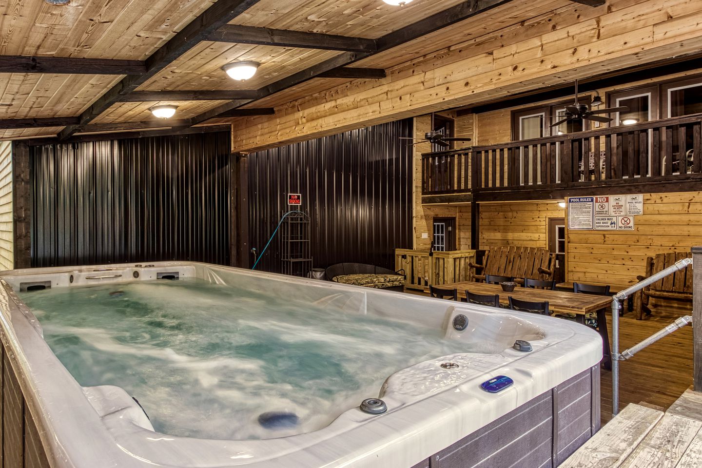 Stunning Vacation Rental with Extra Large Hot Tub and Fire Pit for Family Glamping in Gatlinburg, Tennessee