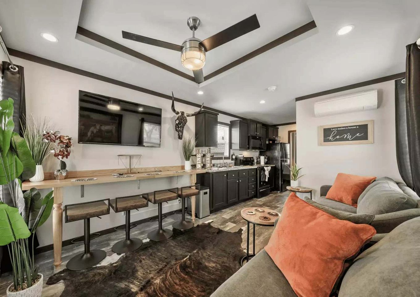 Rustic-Modern Tiny Home Retreat with Resort Amenities Near Fredericksburg, TX