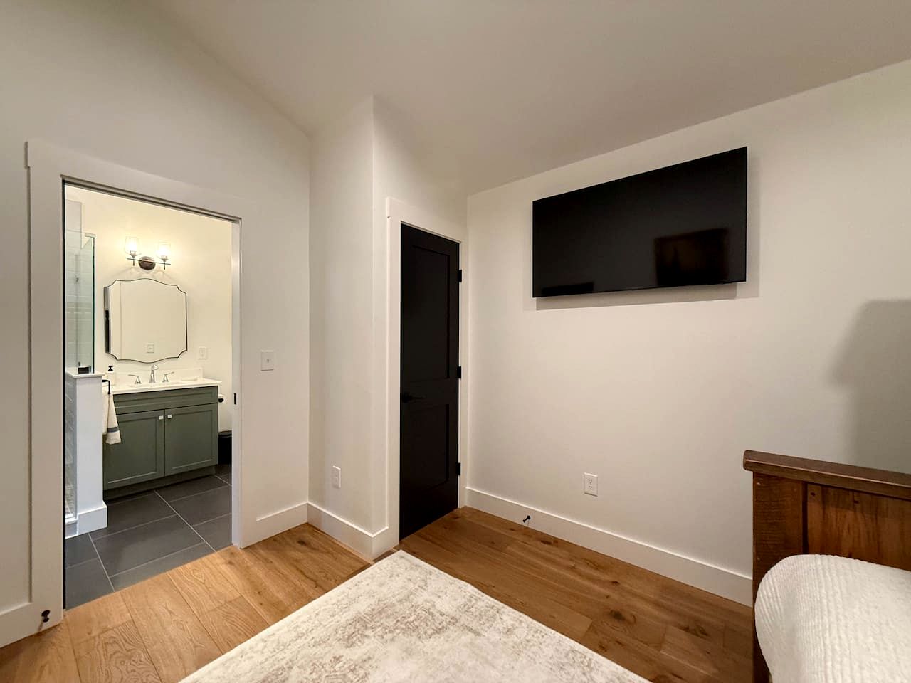 Mountain Luxury Meets Comfort with Private Hot Tub in Intervale, New Hampshire